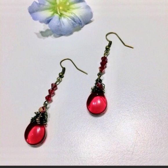 Red czech glass teardrop wirewrapped bronze earrings - Picture 2 of 2